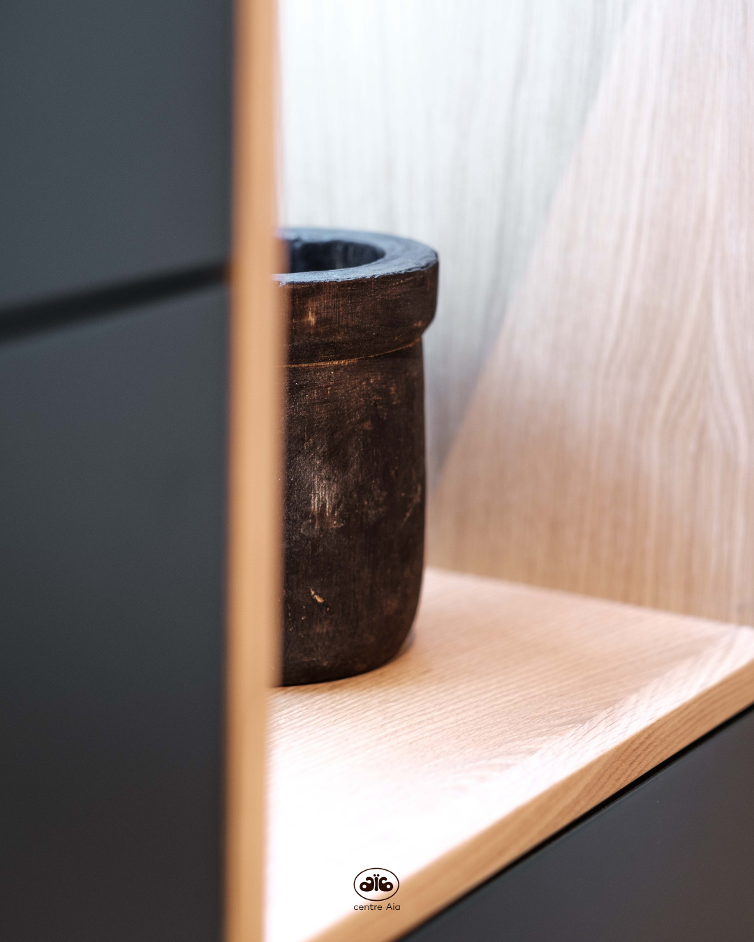 Détail du mobilier du Centre Aia
